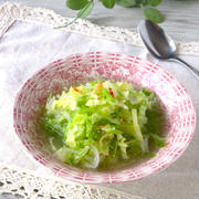 春の優しい旨味。材料入れて5分煮るだけ♪春キャベツと新玉ねぎの塩麹スープ桜えび風味。