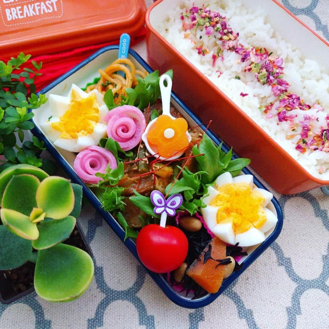 オヤジもルンルン肉弁当。