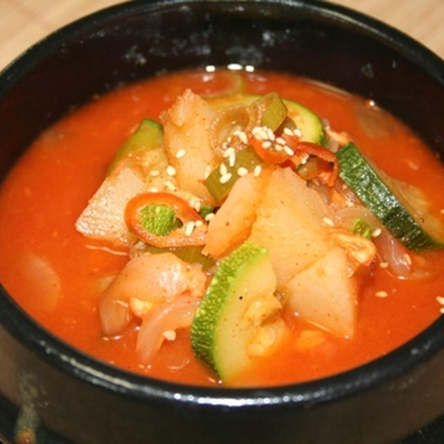 レア韓国料理！　ガムジャコチュジャンチゲ（감자고추장찌게）　ーー　ヨンジョンのオリジナル5姉妹の思い出のチゲ