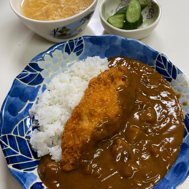 雨でジトジト 夜ごはんはカレーです。