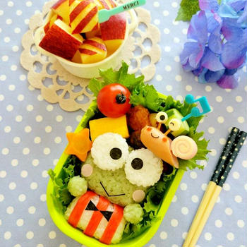 カタツムリも一緒！けろっぴキャラ弁♪︎