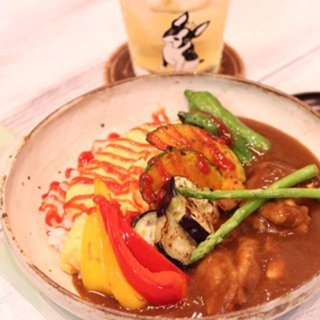 昼カフェ☆夏野菜とチキンのカレー・オムレツのせ～バランスボール？？