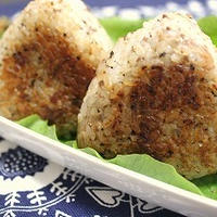 アンチョビの香ばし焼きおにぎり♪