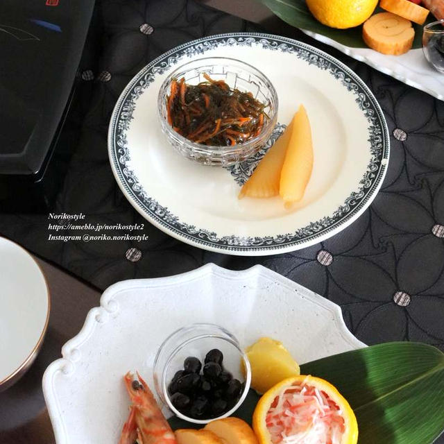 洋食器のおせちプレートで新年。2025年は、公私ともに新たな出会いを。