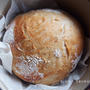 鍋をオーブンに入れてパンを焼く。ル・クルーゼで焼く「パン・ド・ロデヴ」