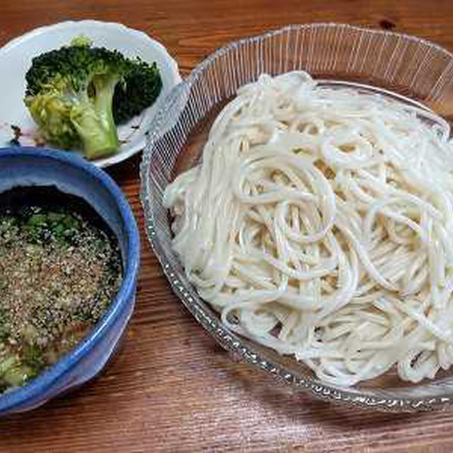 そうめん。とんかつとエビフライ