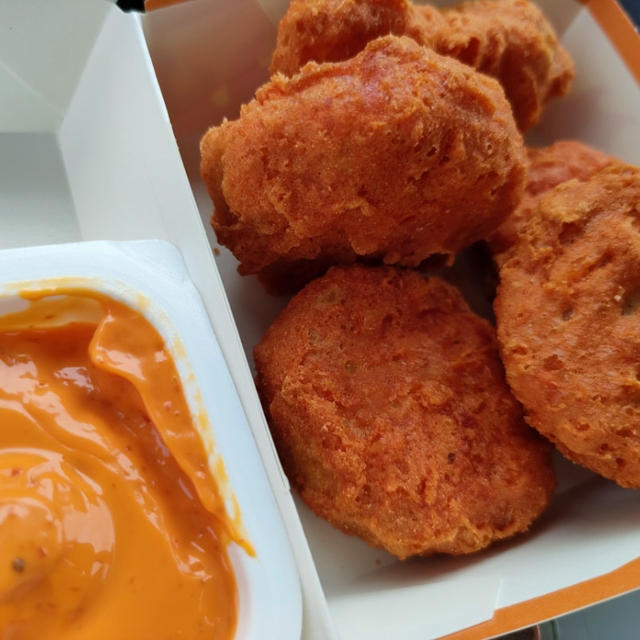 マクドナルドの辛いナゲットやカルピスシェイクを楽しみながら実家に行ってきました＾＾