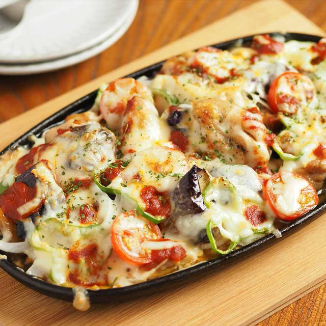 フーディストノート連載「鶏もも肉となすのピザ風」