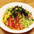 土足盛り付け。塩麹漬けきゅうり入りサラダうどん。