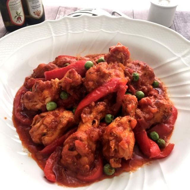 ソースもおいしい！！鶏手羽元のトマト煮