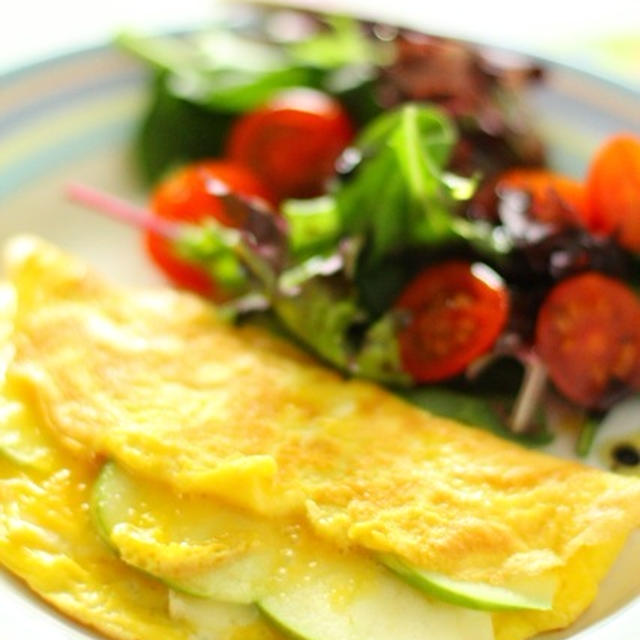 ブリーと青リンゴのオムレツ　＊Brie and Green Apple Omelet＊