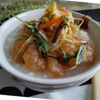 ごま油香る♪エビとナムルの中華風がゆ