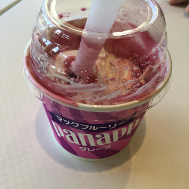 マクドナルドのパナップ食べてます