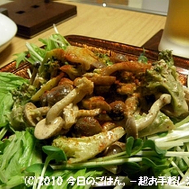 ブロッコリーとしめじのエスニックマヨサラダ　具というかソースというか(笑)