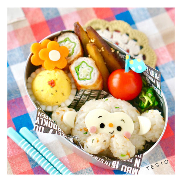 おさるさんおにぎりと白身カップの卵サラダ♪ストロー活用のお弁当術♪