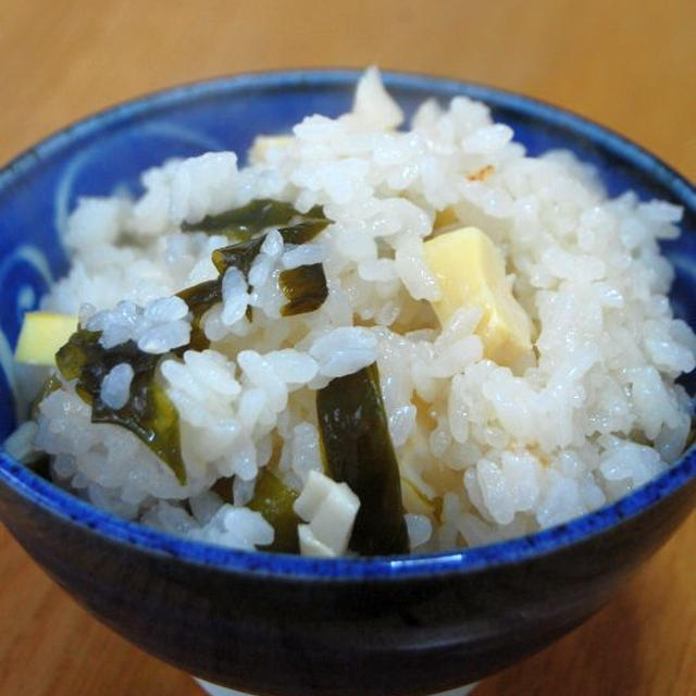 たけのことわかめの炊き込みご飯