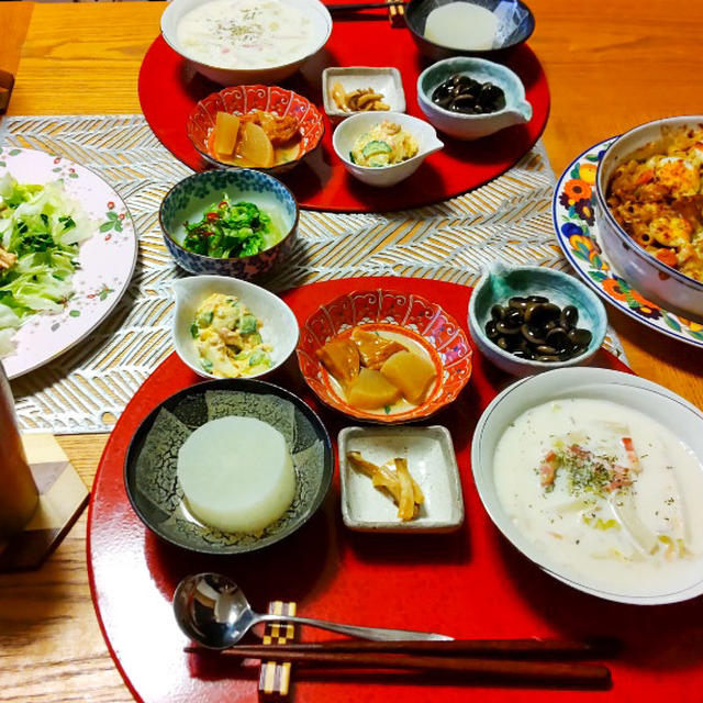 カレー鍋リメイクマカロニグラタン、エスニックサラダと小鉢５品＋スープで晩酌
