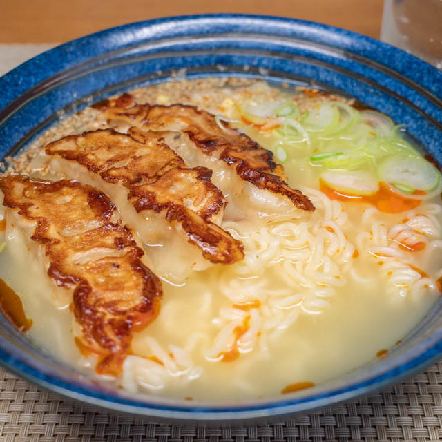 酢とラー油と餃子のサッポロ一番塩らーめん
