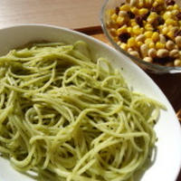 「青の洞窟」ジェノベーゼパスタとものぐさサラダ