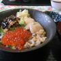 雄勝三色丼とモリウミアス