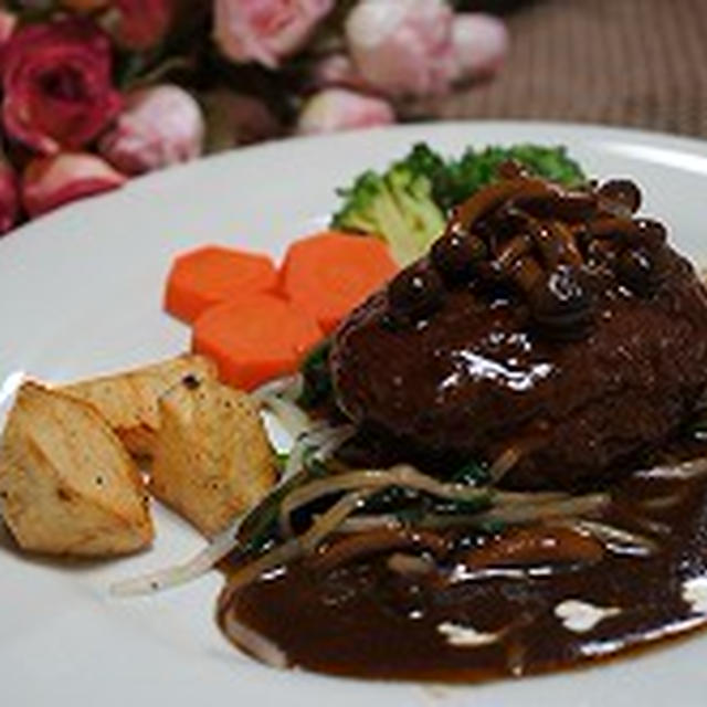 モッツアレラ入り煮込みハンバーグ