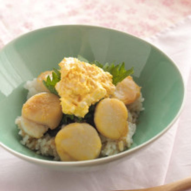 ほたてと卵のタルタル丼