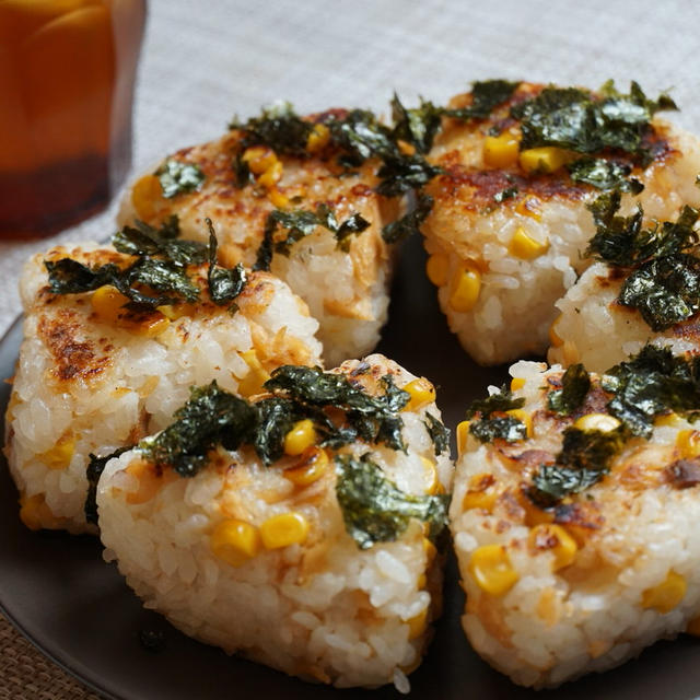 鮭とコーンの炊き込みご飯｜2日目は焼きおにぎりに！