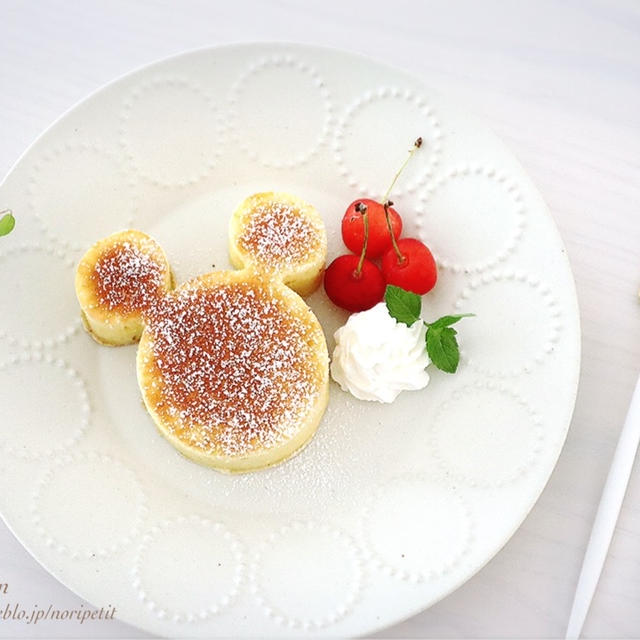 セリア>の型で♡テンション爆上げ♪ミッキーの厚焼きパンケーキ by