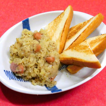 くもり空が広がっていました　　おろしキャベツとソーセージのシュークルト風