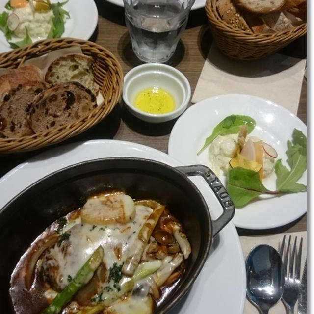 ストウブの蒸し焼きハンバーグのパン食べ放題ランチ♪