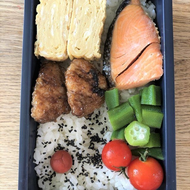 塩鮭と鶏もも照り焼きのお弁当