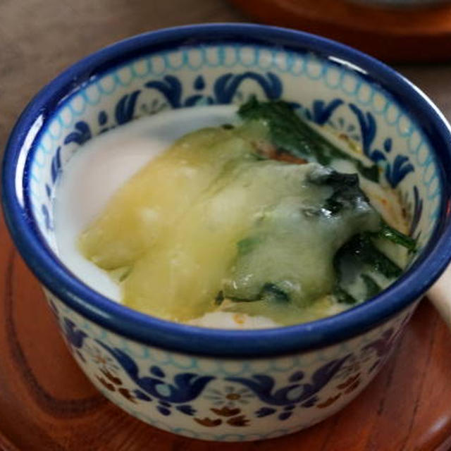 ほうれん草とたまごのトマトココット