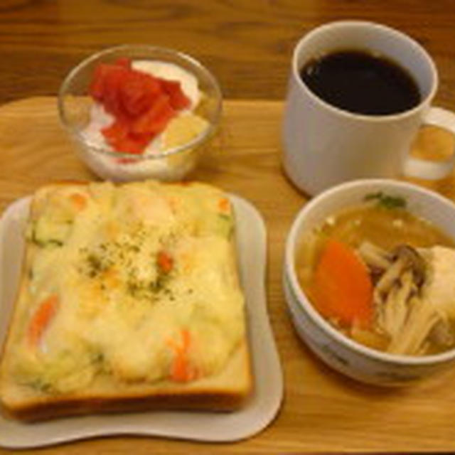 12/16 朝食：さっくり☆ポテサラチーズトースト