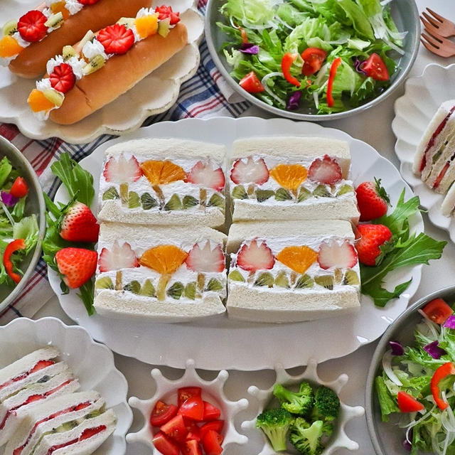 安い食パンで作る＊並んだお花のフルーツサンド