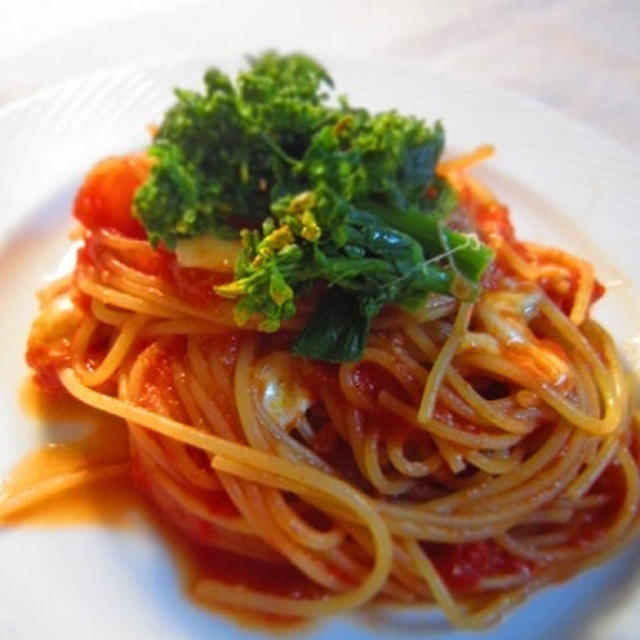 菜の花とモッツァレラとトマトのパスタ