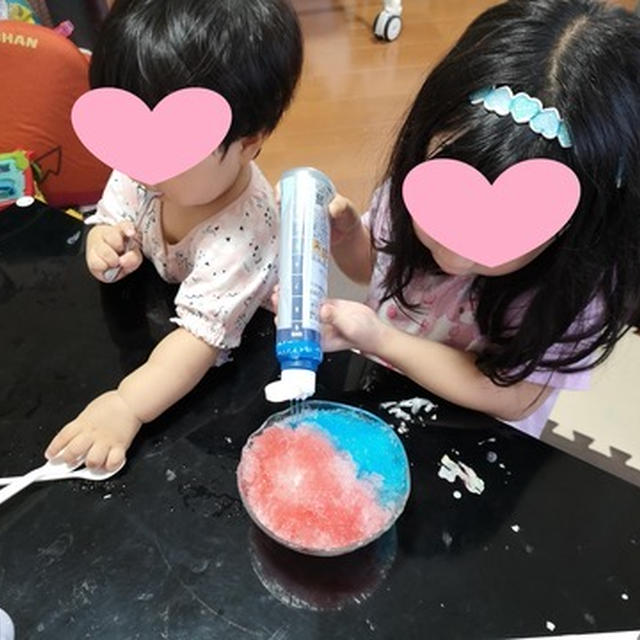 娘　初めてかき氷を作る