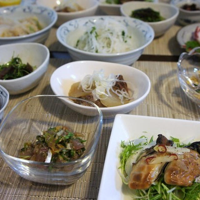 燻製牡蠣のオイル漬け　春雨中華風酢の物　牛スジと大根の煮物　その他