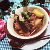 トマト缶で☆じゃが芋とナスの肉じゃが風♪ラタツウイユ