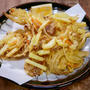 地味に難しいかき揚げ「季節の野菜かき揚げ」&「メシ通さんアップでございます。今回は焼うどん？」
