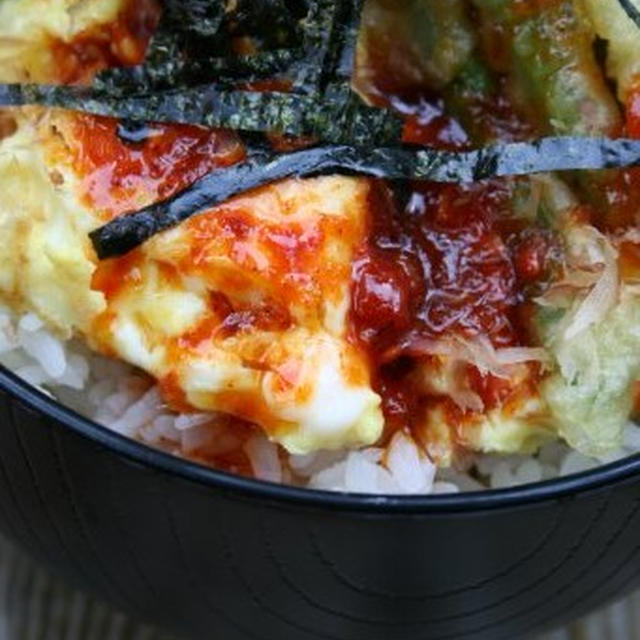 Rice Bowl with Green Bean Tempura and Eggいんげんの天ぷらと卵の甘辛どんぶり
