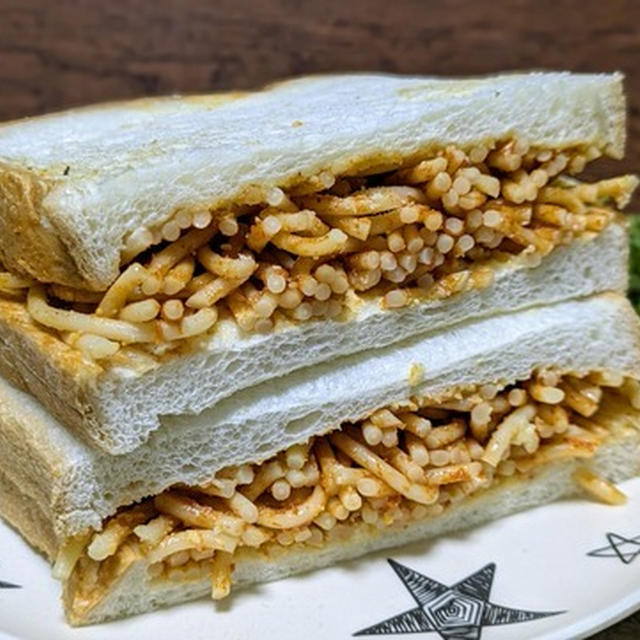 たぶんボロボロこぼれるよね～スパゲティサンド
