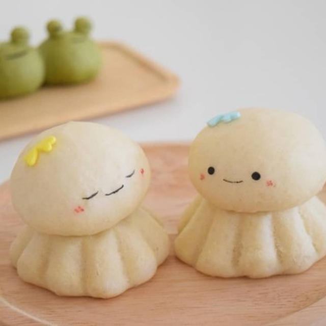 てるてるぼうずパンとねむねむカエルパン。