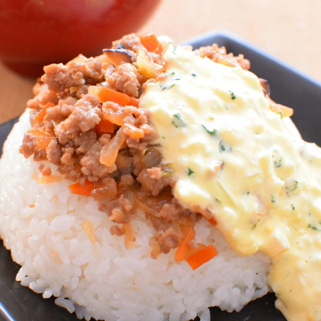 野菜たっぷり！野菜ひき肉のタルタルソースがけのレシピ