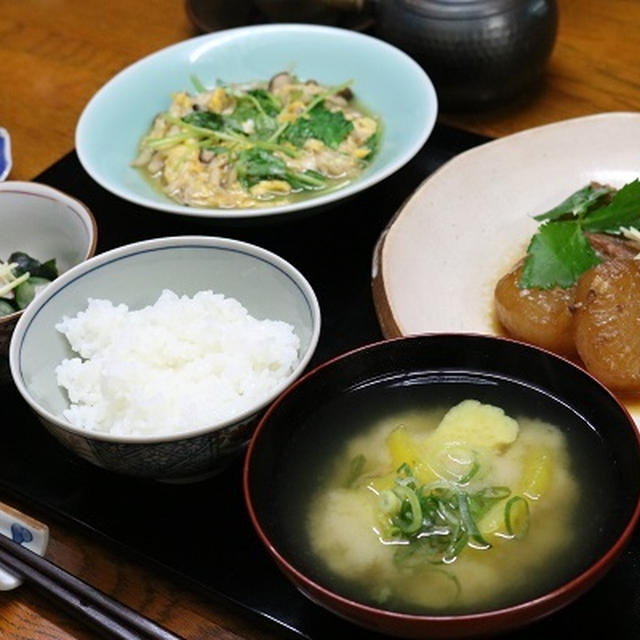 レシピ付き献立　ぶり大根・きのこの卵とじ・きゅうりとわかめの酢の物・さつまいものお味噌汁