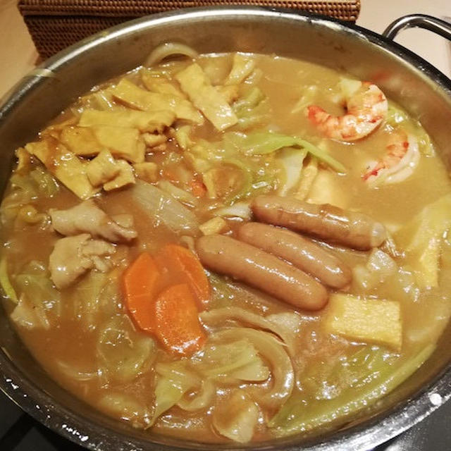 ルーと和風だしでカレー鍋