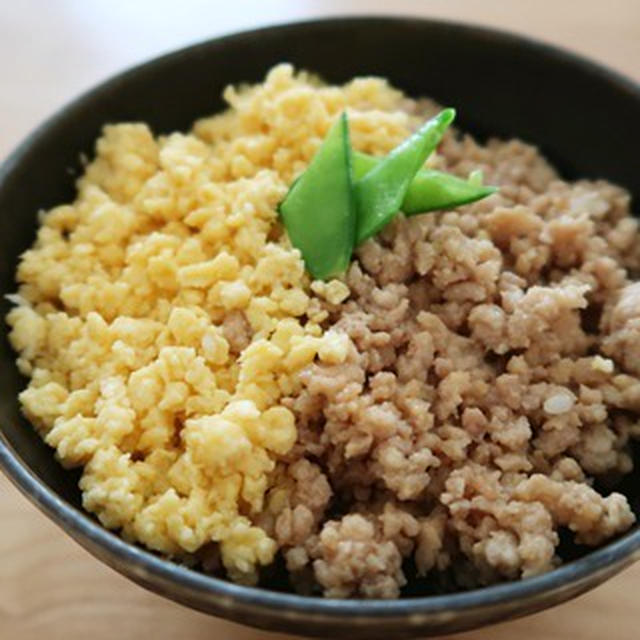 時間をかけずにたまごをきれい仕上げる技あり♪二色丼♪