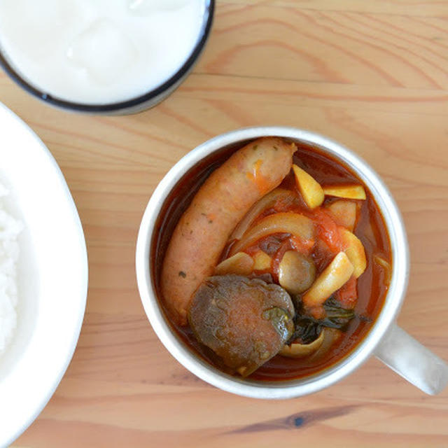 トマトスープカレーとラッシー