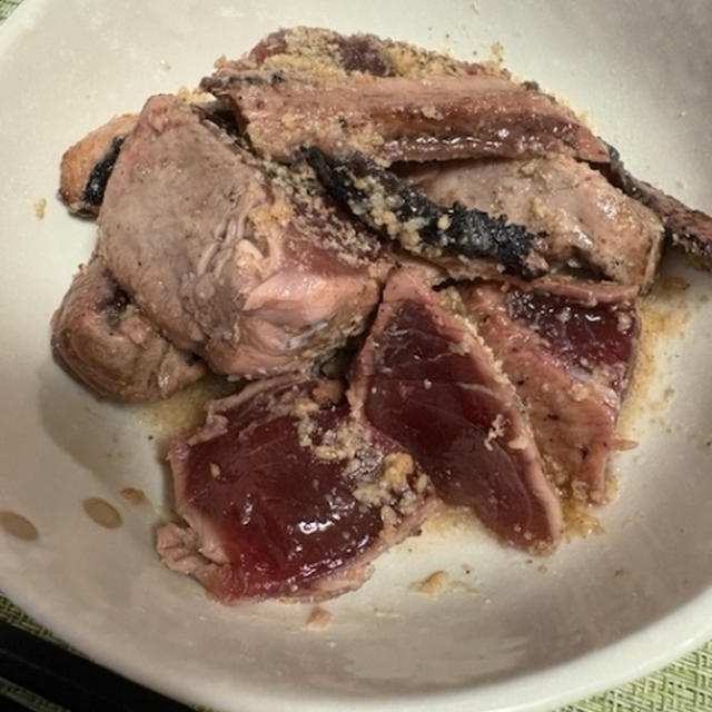 鰹タタキで胡麻漬け