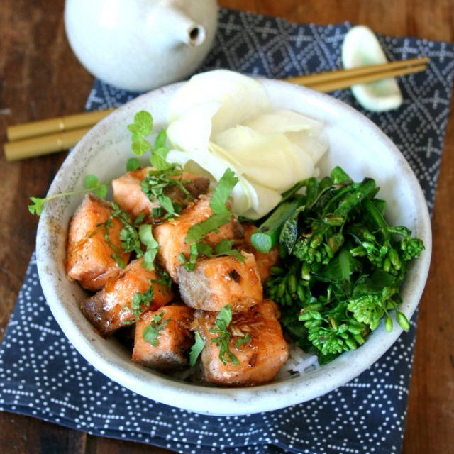 Asian Salmon Rice Bowlアジア風サーモン丼