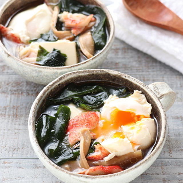 【食べるスープ】豆腐、わかめ、カニカマ、メンマの中華スープ